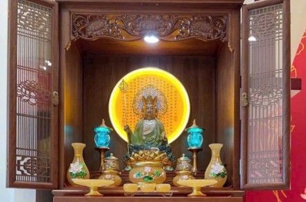 Bàn thờ Phật tại gia có ý nghĩa gì? Những điều gia chủ nên hiểu trước khi lập bàn thờ